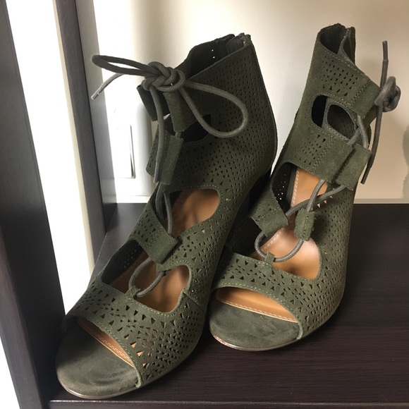 Crown Vintage olive suede booties, size 9 - Picture 2 of 3